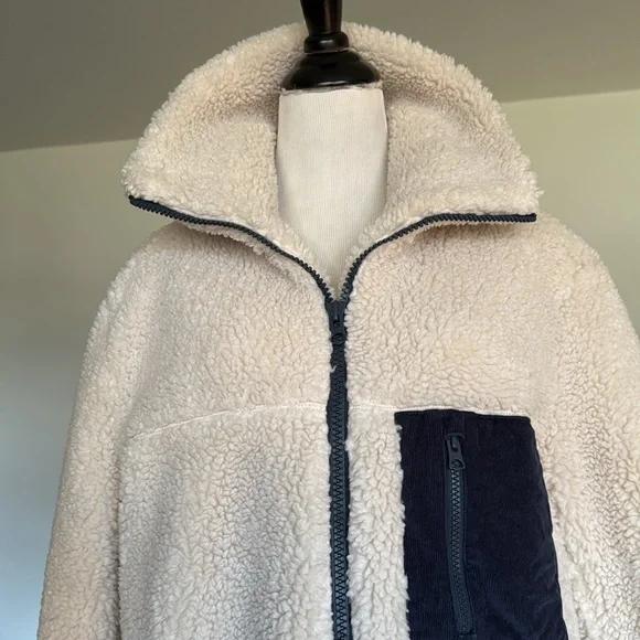 Aritzia Wilfred Free XS Teddy Sherpa Jacket Cream and Navy Blue